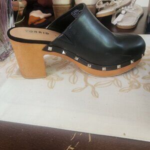 Torrid Clogs size 8 ww